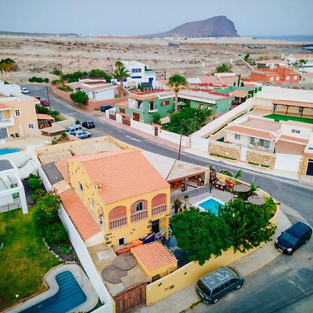 Hostel Los Amigos By Youroom La Mareta Luaran gambar