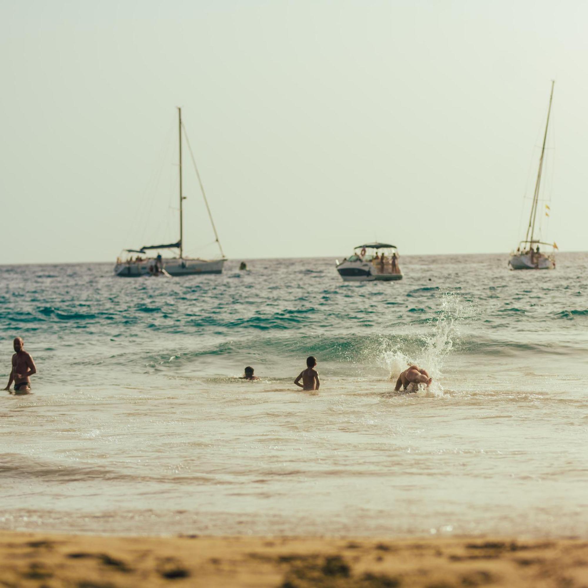 Hostel Los Amigos By Youroom La Mareta Luaran gambar