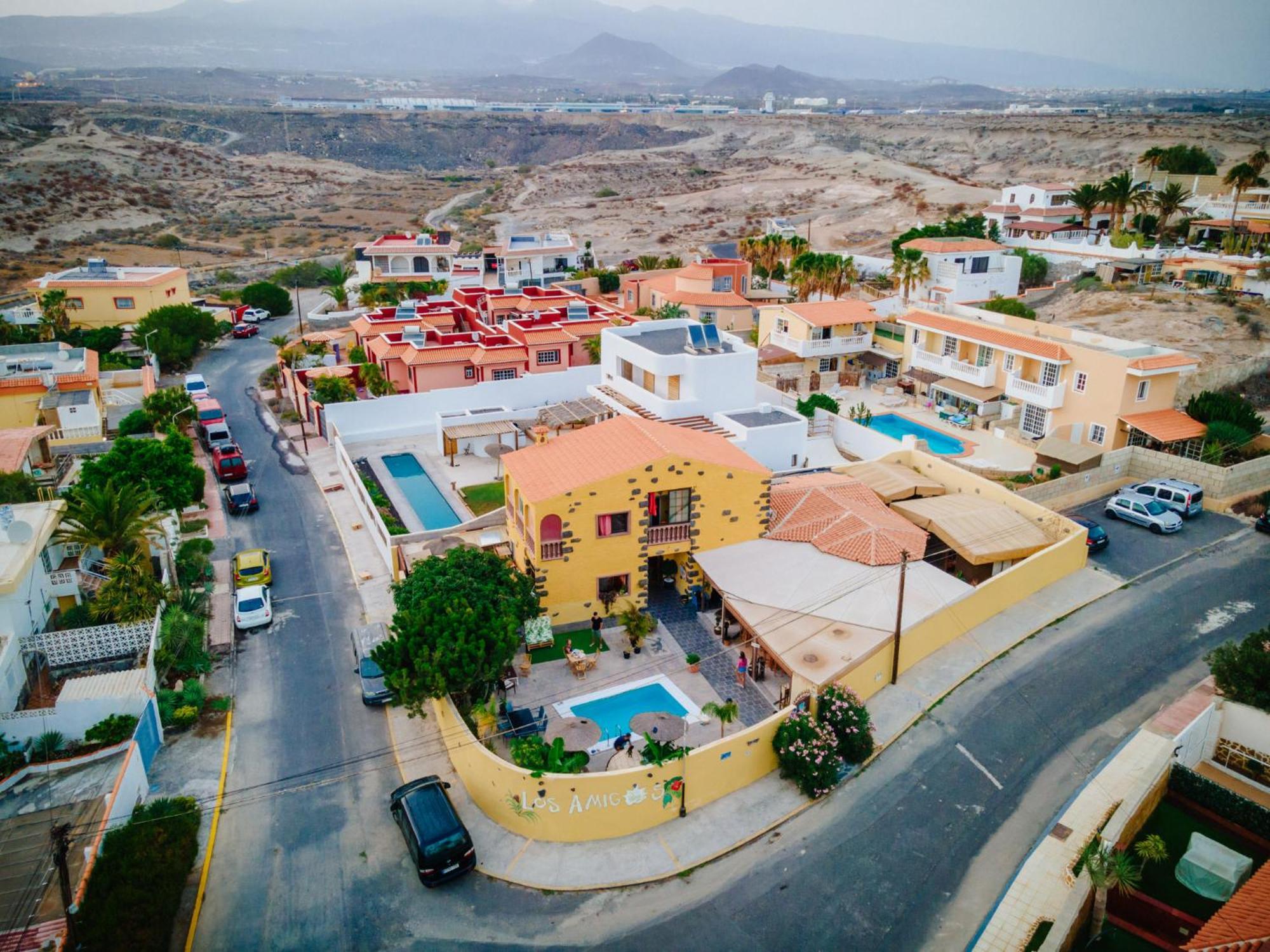 Hostel Los Amigos By Youroom La Mareta Luaran gambar